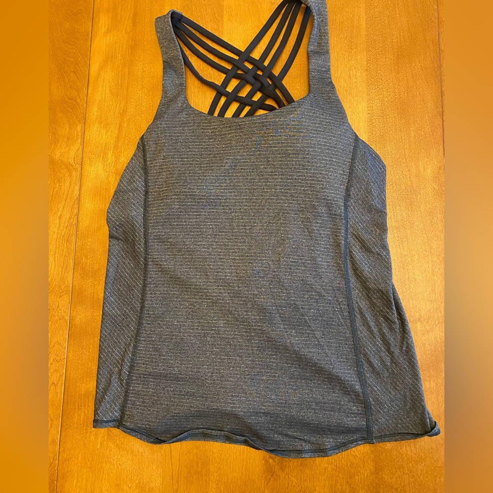Lululemon tank top with built in sports bra size 4